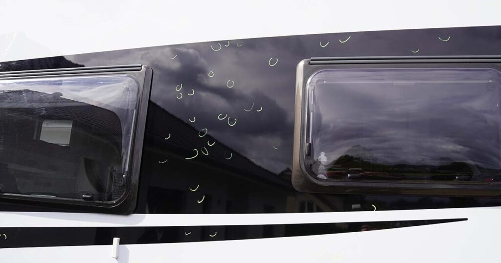 Hagelschaden an einem Wohnmobil